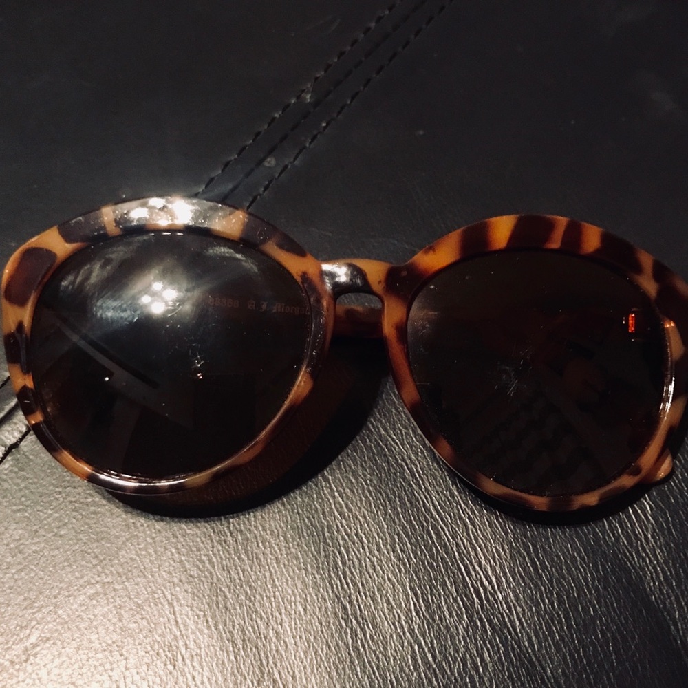 Sunglasses - Picture 3 of 3